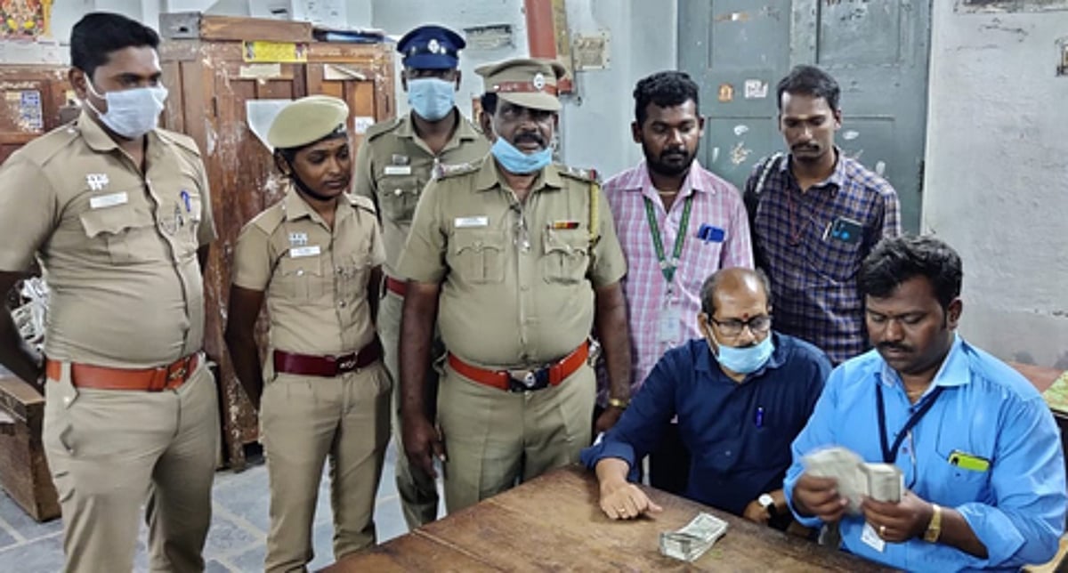 பறக்கும் படை சோதனையில் ரூ.1.54 லட்சம் பறிமுதல்