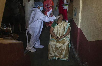 மீண்டும் கரோனா அபாயப் பகுதியாக மாறத் தயாராகிறதா தாராவி?