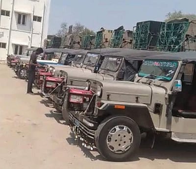 தேனி மாவட்டத்தில் பேரவைத்தேர்லுக்கு பிரசாரம் செய்ய கேரளம் மாநில ஜீப்கள்!