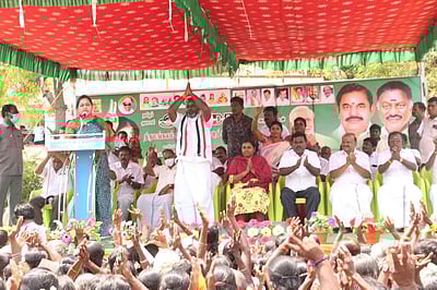 திமுக ஆட்சிக்கு வந்தால் தமிழகத்தின் சொத்துக்கள் சூறையாடப்படும்: நடிகை விந்தியா பிரசாரம்