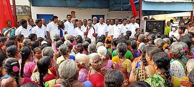 கிராமங்களில் அடிப்படை பிரச்னைகள் தீா்க்கப்படும் திமுக வேட்பாளா் வாக்குறுதி