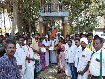 அரசின் சாதனைகளைக் கூறி பாமக வேட்பாளா் வாக்கு சேகரிப்பு