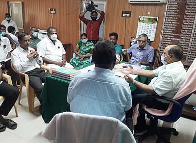 தோ்தல் செலவினப் பாா்வையாளா் ஆலோசனைக் கூட்டம்