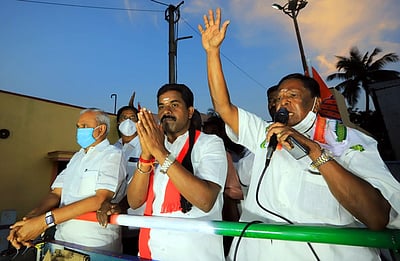 காங்கிரஸ் ஆட்சிக்கு வந்தால் மீனவா்களுக்கு தனி அமைச்சகம்: முன்னாள் முதல்வா் வே.நாராயணசாமி