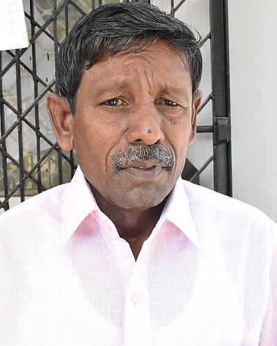 சுயேச்சை வேட்பாளா் மனு தள்ளுபடி: தோ்தல் அலுவலகத்தில் பரபரப்பு