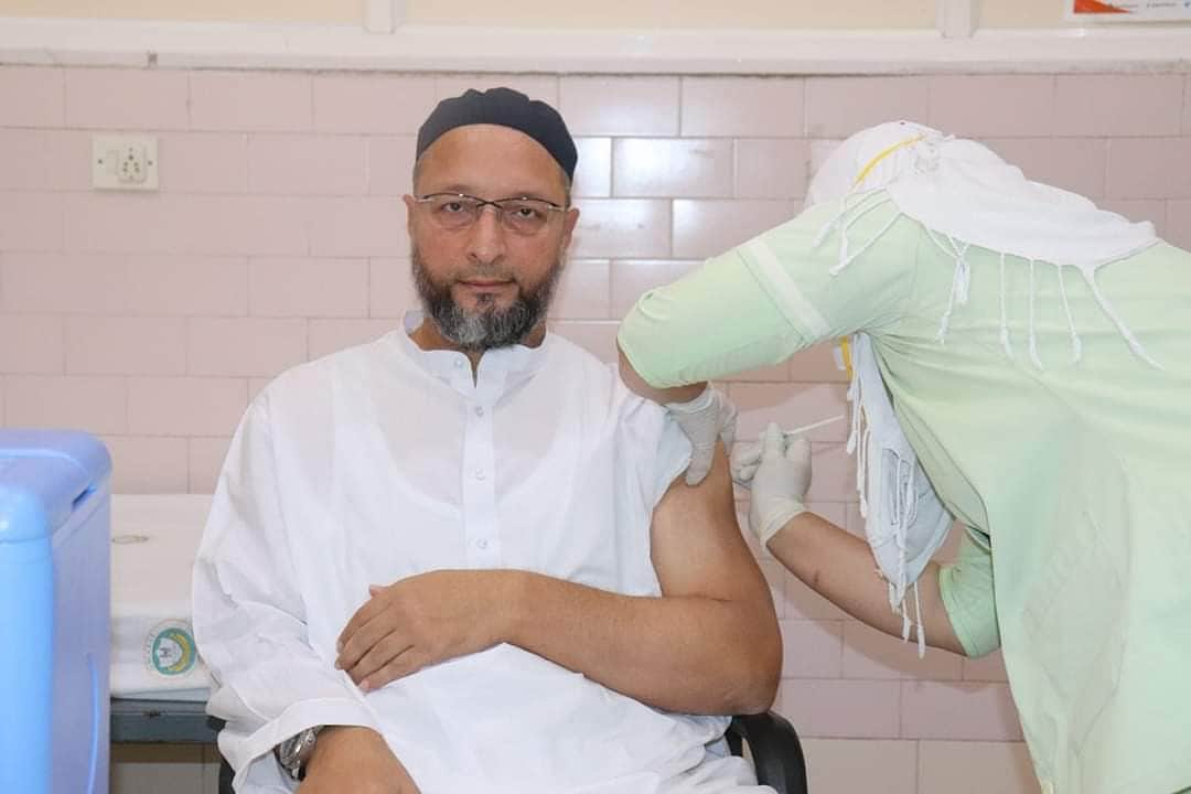 கரோனா தடுப்பூசி போட்டுக்கொண்டார் ஒவைசி