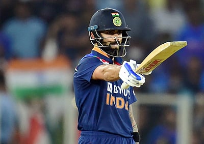 ஒற்றை சதத்தில் இரண்டு சாதனைகள்: அடிப்பாரா கோலி?