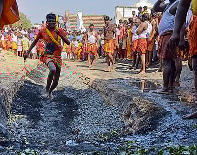 நன்செய் இடையாறு மாரியம்மன் கோயிலில் குண்டம் திருவிழா