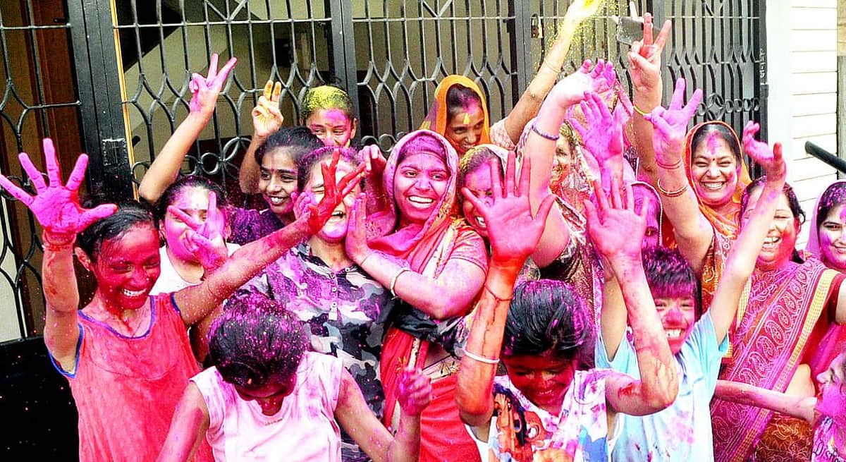 கரோனா எதிரொலி: ஹோலி விற்பனையில் மந்தம்