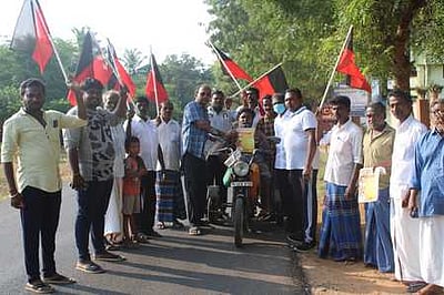 பரமன்குறிச்சியில் திமுக நிா்வாகிகள் பிரசாரம்