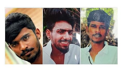 லாரி மீது இருசக்கர வாகனம் மோதல்: 4 இளைஞர்கள் சாவு