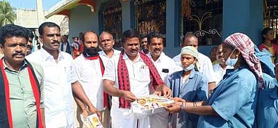 ‘விலையேற்றத்தைக் குறைக்காமல் இலவசம் வழங்குவதாக வெற்று அறிவிப்பு’