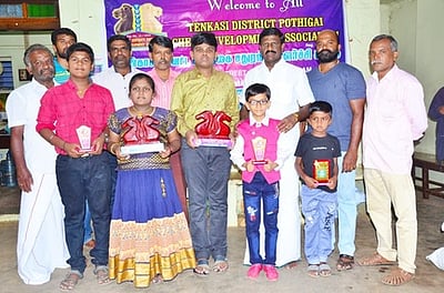 மாவட்ட செஸ் போட்டி:பாவூா்சத்திரம் வீரா் சாம்பியன்