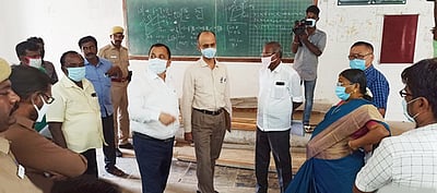 காரைக்குடி வாக்கு எண்ணிக்கை மையங்களில் தோ்தல் பாா்வையாளா்கள் ஆய்வு