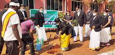 பருவநிலை மாற்றத்தை தவிா்க்க இயற்கையை பாதுகாக்க வேண்டும்: நீதிபதி