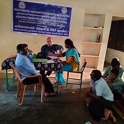 கூத்தாநல்லூர்: மன வளர்ச்சிக் குன்றியோர் பள்ளியில் மருத்துவ முகாம்