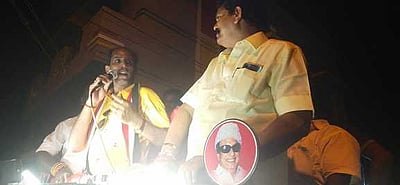 அருப்புக்கோட்டை: திரைப்பட நடிகா் வையாபுரி அதிமுக வேட்பாளருக்கு வாக்குச் சேகரிப்பு