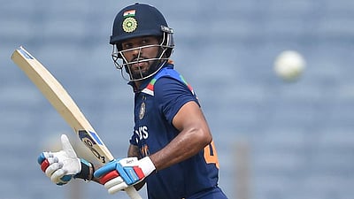 முதல் ஒருநாள்: சதத்தை இரு ரன்களில் தவறவிட்ட ஷிகர் தவன்!