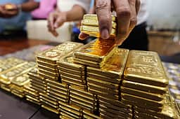 ஏப்ரலில் தங்கம் இறக்குமதி 82% அபரித வளா்ச்சி!
