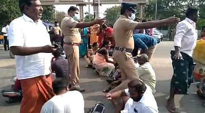 தேனி அருகே இளைஞா் மா்ம மரணம்: உறவினா்கள் சாலை மறியல்