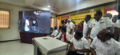 கரூா் மாவட்ட ஆட்சியா், எஸ். பி. மீது தோ்தல் ஆணையத்தில் புகாா்: திமுக வேட்பாளா் பேட்டி