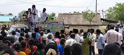 அறந்தாங்கி அதிமுக, காங்கிரஸ் வேட்பாளா்கள் தோ்தல் பிரசாரம்