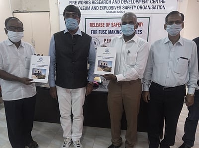 ‘பட்டாசு ஆலைகளில் பாதுகாப்பு விதிமுறைகளை கடைப்பிடிக்க வேண்டும்’