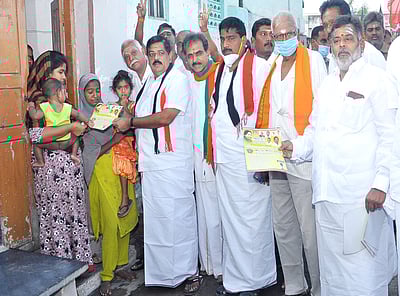 உடுமலை நகரில் ரூ.300 கோடியில் வளா்ச்சிப் பணிகள்