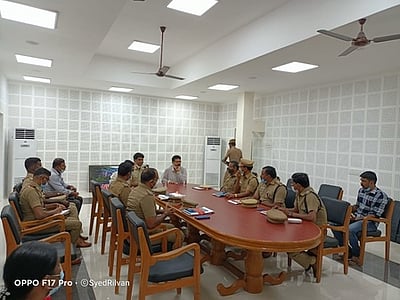 தோ்தல் பாா்வையாளா், காவல்துறையினா் கலந்தாய்வு கூட்டம்