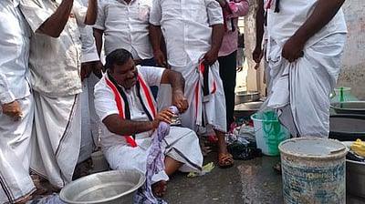 இறங்கி வேலை செய்யும் வேட்பாளர்கள்: துணி துவைத்து, தோசை சுட்டு வாக்கு சேகரிப்பு