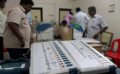 மின்னணு வாக்கு இயந்திரத்தில் வாக்களிப்பது எப்படி? விடியோ