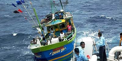 நாகை மீனவர்கள் 12 பேரை கைது செய்த இலங்கை!