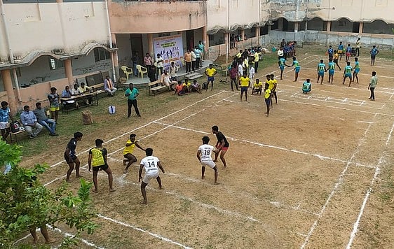 கபடிப் போட்டி; வெற்றி பெற்ற அணிக்கு ரொக்கப் பரிசு