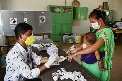 முதல்கட்டத் தேர்தல்: 2 மணி வரை அசாமில் 45%, மேற்கு வங்கத்தில் 54% வாக்குகள் பதிவு