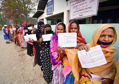 அசாம், மேற்கு வங்கத்தில் முதல்கட்டத் தேர்தல்: 11 மணி வரை 24% வாக்குகள் பதிவு