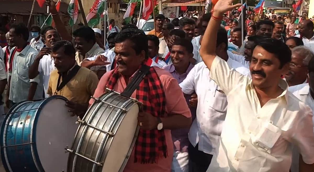 இசை வரும் முன்னே... வேட்பாளா்கள் வருவது பின்னே!