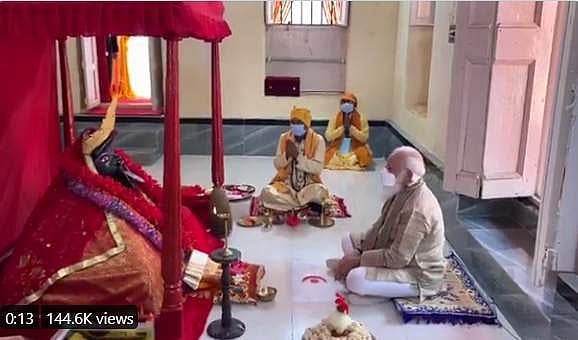 வங்கதேசம்: காளி கோயிலில் சுவாமி தரிசனம் செய்தார் பிரதமர் மோடி (விடியோ)