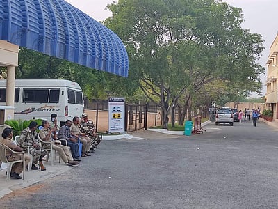 தருமபுரி தனியார் பள்ளியில் வருமான வரித்துறையினர் சோதனை