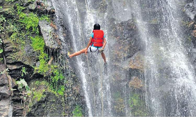 குவியும் சுற்றுலா பயணிகள்