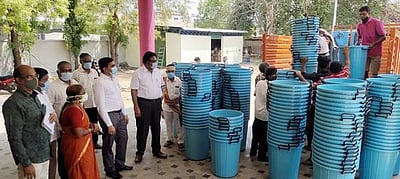 8 தொகுதிகளுக்கு கரோனா தடுப்பு உபகரணங்கள் அனுப்பி வைப்பு