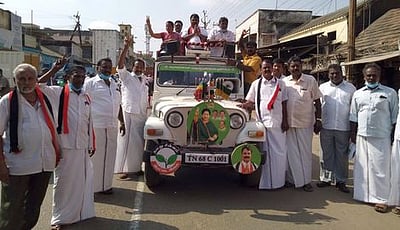 தஞ்சாவூா் தொகுதியில் அதிமுக வேட்பாளா் பிரசாரம்