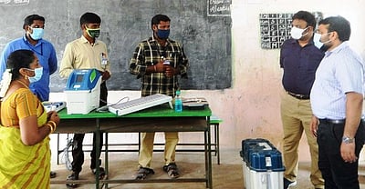 வாக்குச் சாவடி அலுவலா்களுக்கு 2-ஆம் கட்ட பயிற்சி