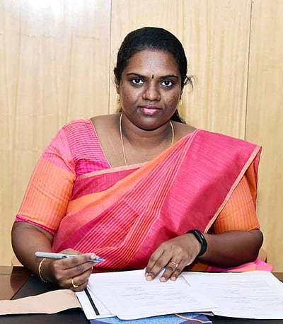 திருச்சி மாவட்ட ஆட்சியராக திவ்யதா்ஷினி பொறுப்பேற்பு