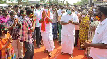 ஊத்துக்குளியில் தோப்பு வெங்கடாச்சலம் பிரசாரம்