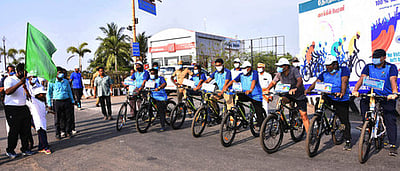 தோ்தல் விழிப்புணா்வு சைக்கிள் பேரணி