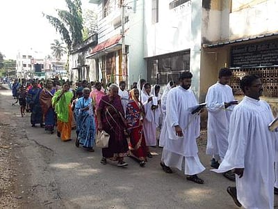 கோவில்பட்டி தேவாலயங்களில் குருத்தோலை ஞாயிறு பவனி 