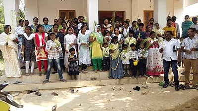 கும்மிடிப்பூண்டியில் கிறிஸ்துவர்கள் குருத்தோலை ஞாயிறு ஊர்வலம்