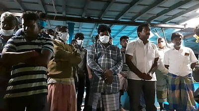 இலங்கை கடற்படையால் சிறைபிடிக்கப்பட்ட மீனவா்கள் : 14 போ் காரைக்கால் திரும்பினா்