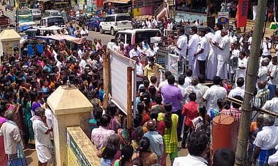 கொல்லிமலையில் 50,000 பழங்குடியின மக்கள் வாக்குகளைக் கைப்பற்ற கட்சிகள் தீவிரம்