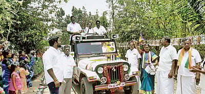 ‘மீண்டும்  மக்களுக்குச் சேவை செய்ய வாய்ப்புத் தாருங்கள்’